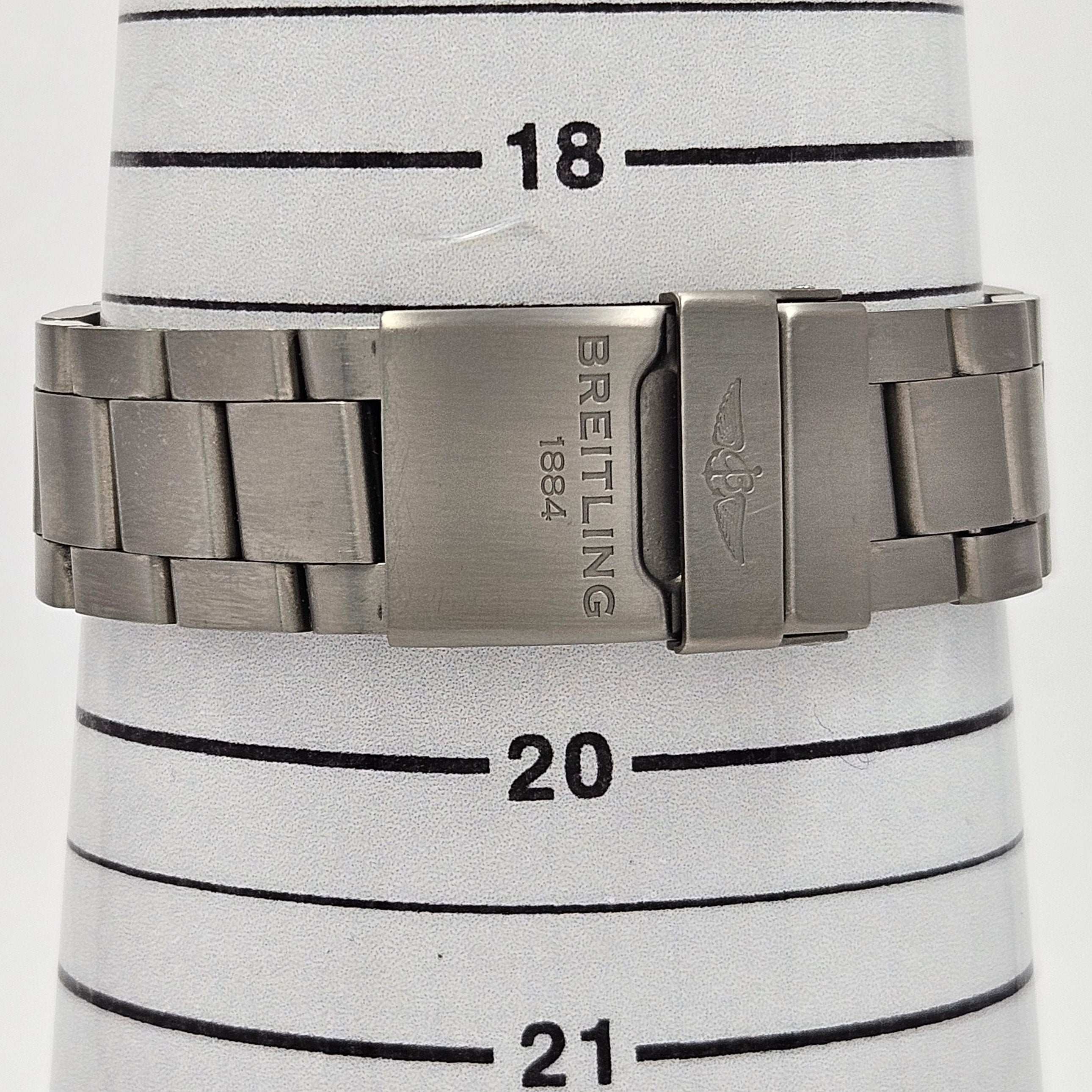 Reloj Breitling Navitimer Titanium Multifuciones
