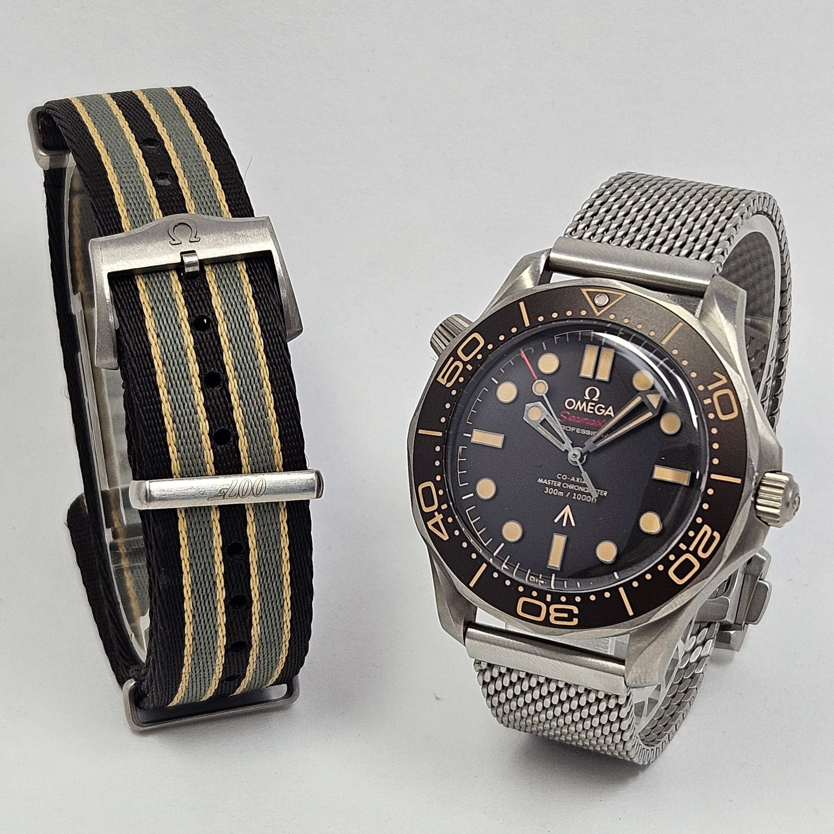 Reloj Omega Seamaster Diver 300M 007 Titanio Co-Axial Automático
